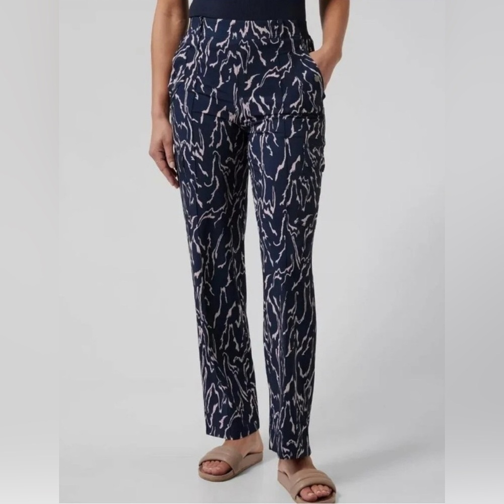 ATHLETA 4 PETITE Vienna Straight Leg Navy Print Cargo Stretch Center Seam Pocket